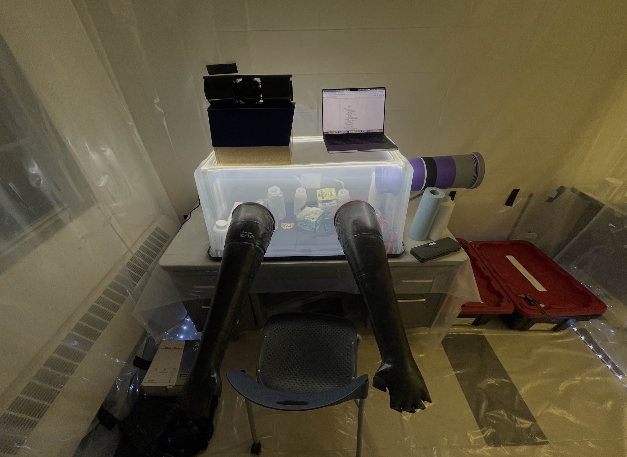 Cleanbox in cleanroom