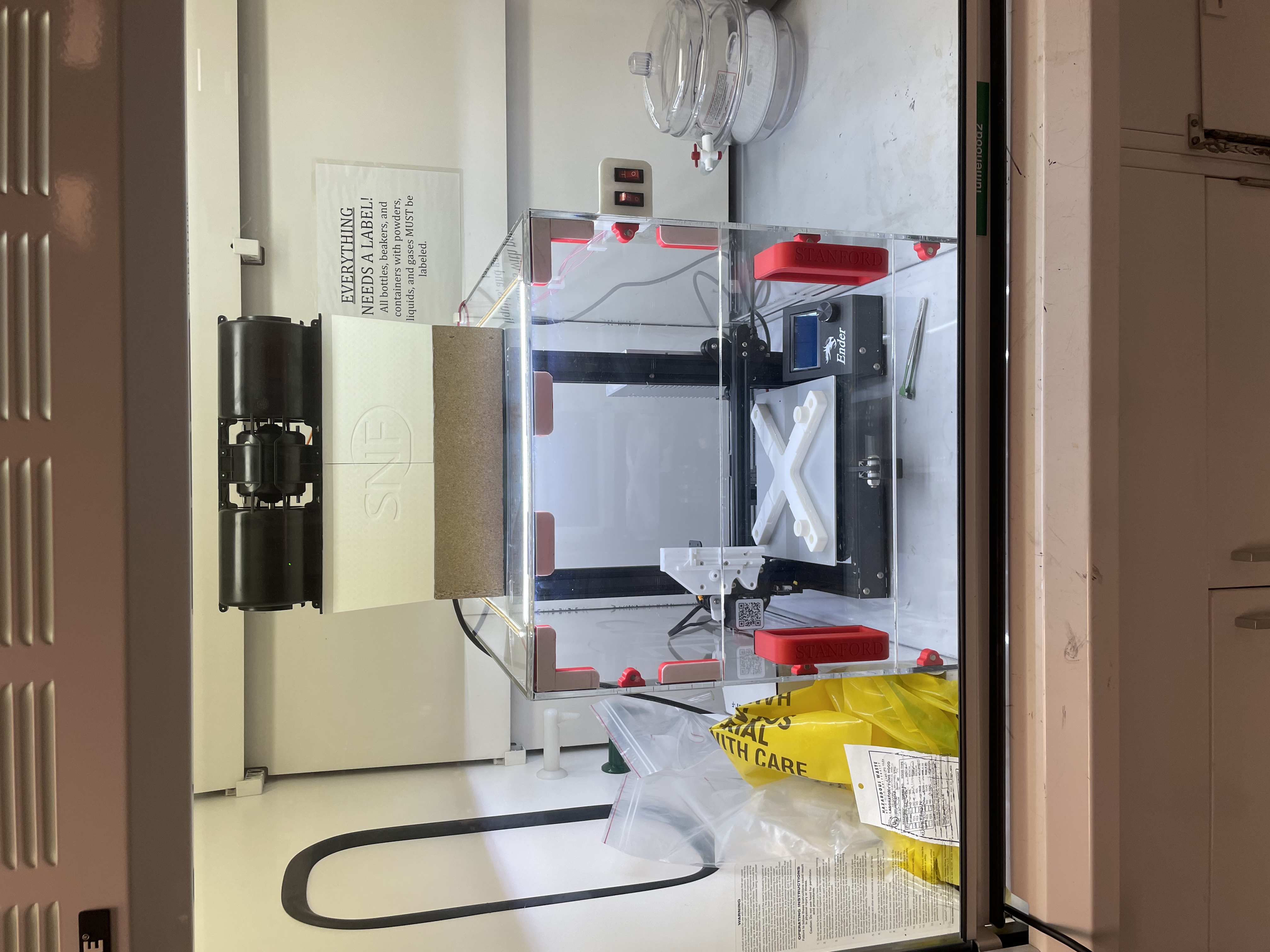 Device installed in a fume hood